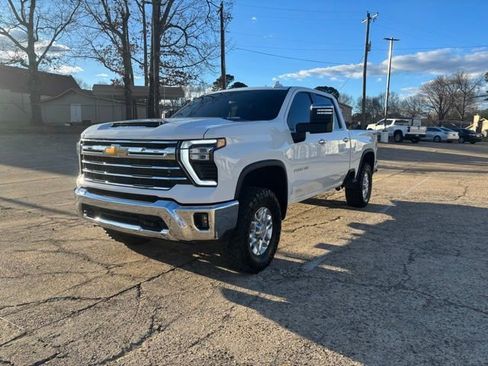 Used 2024 Chevrolet Silverado 2500 LTZ image 13