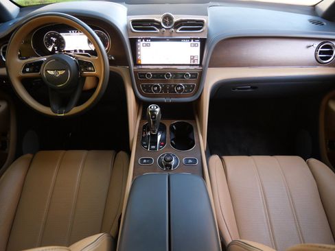 Used 2023 Bentley Bentayga Extended Wheelbase image 4