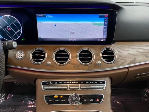 Used 2018 Mercedes-Benz E 300 4MATIC w/ Premium 2 Package image 33