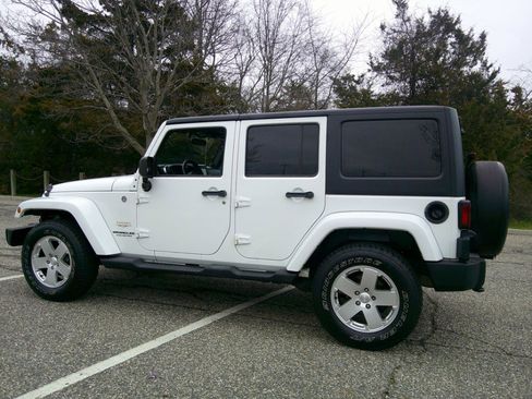 Used 2012 Jeep Wrangler Unlimited Sahara w/ Dual Top Group image 19