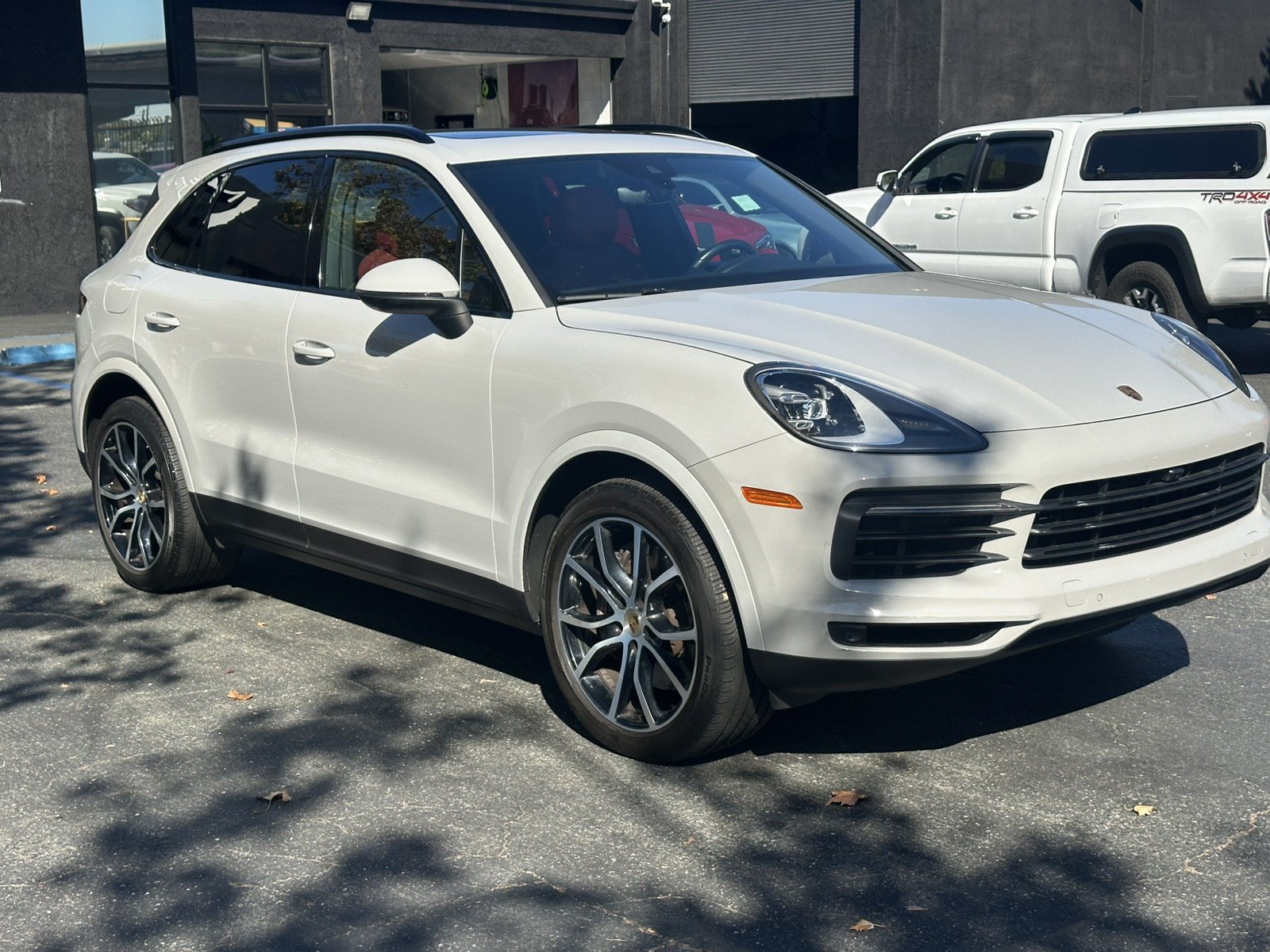 Used 2023 Porsche Cayenne w/ Premium Package AWD/4WD image 7