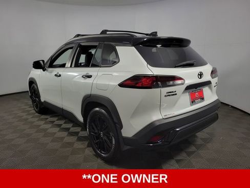 Used 2025 Toyota Corolla Cross AWD Hybrid w/ Moonroof Package image 6