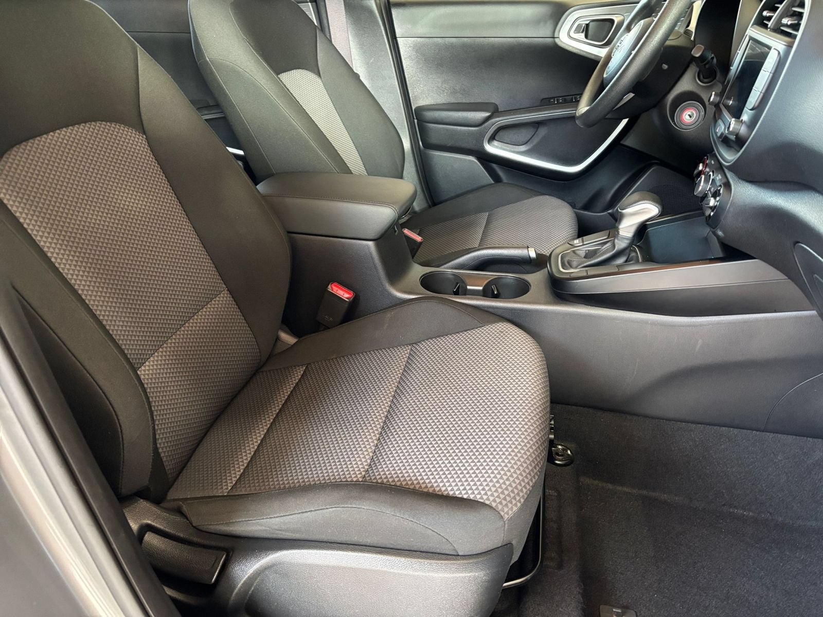 Used 2025 Kia Soul LX w/ LX Technology Package FWD image 33