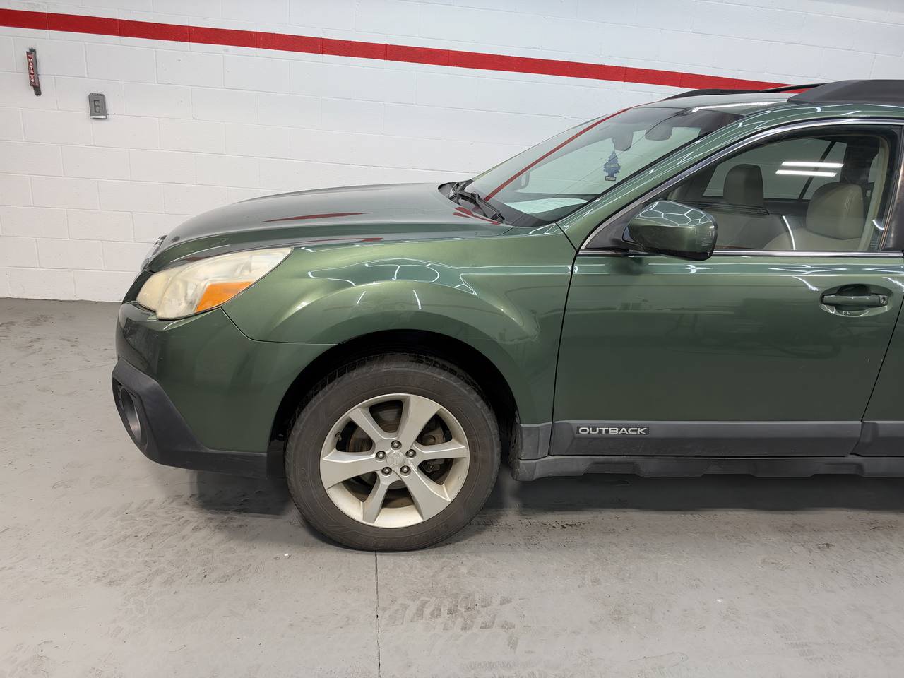 Used 2013 Subaru Outback 2.5i Limited w/ Moonroof Pkg AWD/4WD image 3