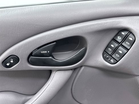 Used 2003 Ford Focus ZTW FWD image 12