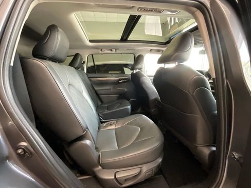 Used 2022 Toyota Highlander Platinum AWD/4WD image 22