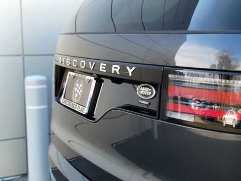 Used 2023 Land Rover Discovery Metropolitan Edition image 45