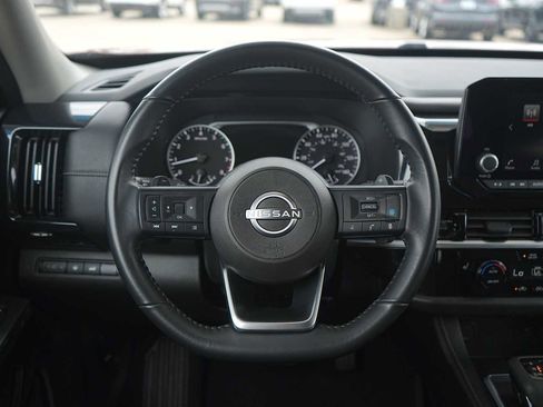 Used 2025 Nissan Pathfinder SV FWD image 16