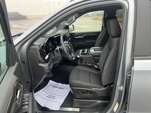 Used 2024 Chevrolet Silverado 1500 LT image 10