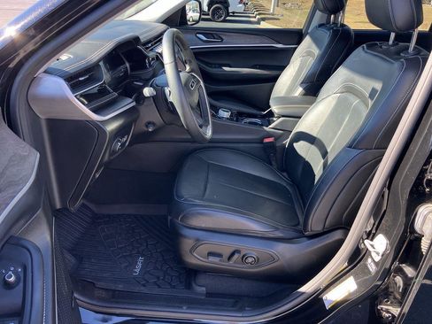 Used 2022 Jeep Grand Cherokee Limited w/ Luxury Tech Group II image 14