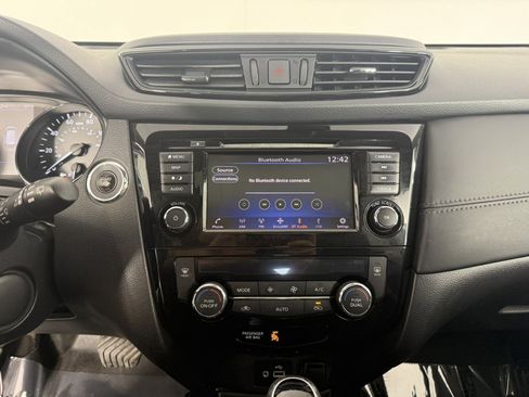 Used 2018 Nissan Rogue SL w/ Premium Package AWD/4WD image 19
