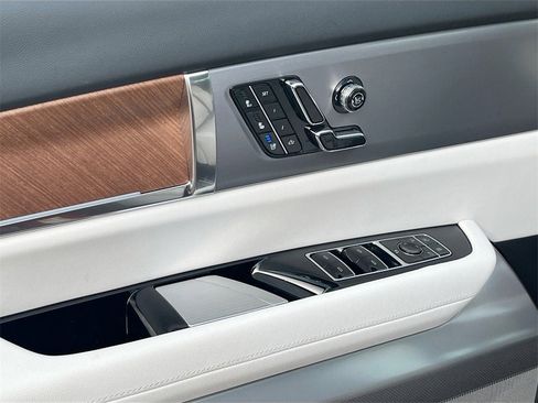 New 2026 Cadillac Vistiq Luxury w/ LPO, Floor Liner Package image 18