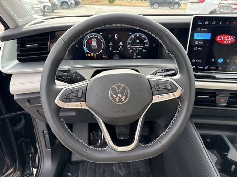 New 2026 Volkswagen Tiguan SE FWD image 26