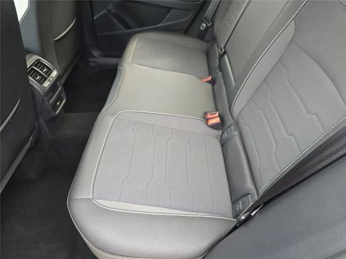 Used 2025 Volkswagen Taos SE FWD image 12