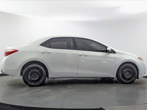Used 2016 Toyota Corolla LE FWD image 9