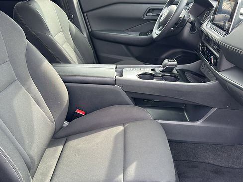 Used 2024 Nissan Rogue S image 23