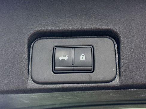 Used 2025 Nissan Rogue SV FWD image 27