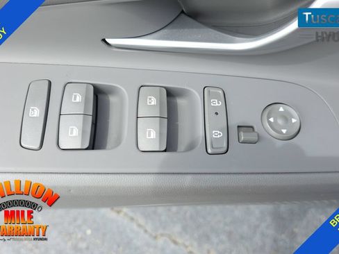 Used 2024 Hyundai Elantra SEL FWD image 13