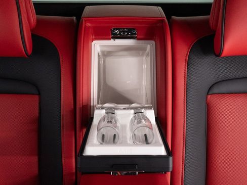 New 2025 Rolls-Royce Cullinan Black Badge w/ Leather Finishing Pack image 31