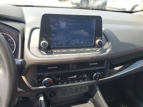 Used 2025 Nissan Rogue SV AWD/4WD image 17