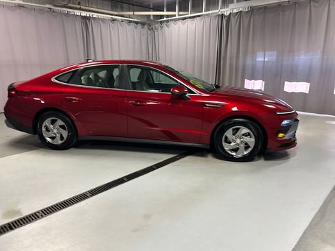Used 2025 Hyundai Sonata SE FWD image 8