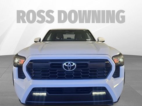 Used 2025 Toyota Tacoma TRD Off-Road AWD/4WD image 2