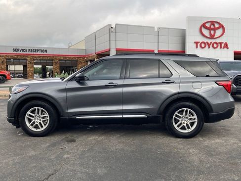 Used 2025 Ford Explorer Active w/ Active Comfort Package image 8