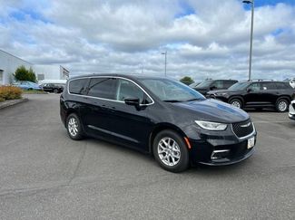 Used 2023 Chrysler Pacifica Touring-L FWD video 2
