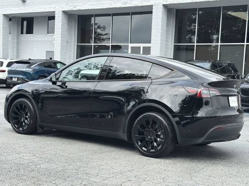Used 2023 Tesla Model Y AWD image 3