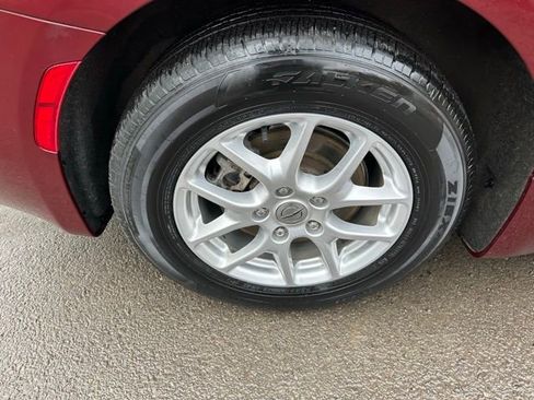 Used 2022 Chrysler Voyager LX image 11