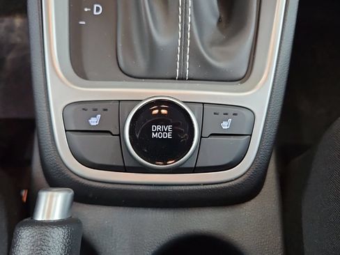 Used 2026 Hyundai Venue SEL FWD image 19