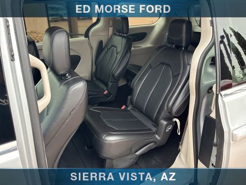 Used 2024 Chrysler Pacifica Touring-L FWD image 19