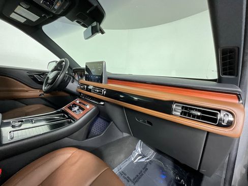 Certified 2024 Lincoln Aviator Reserve w/ Equipment Group 201A image 19