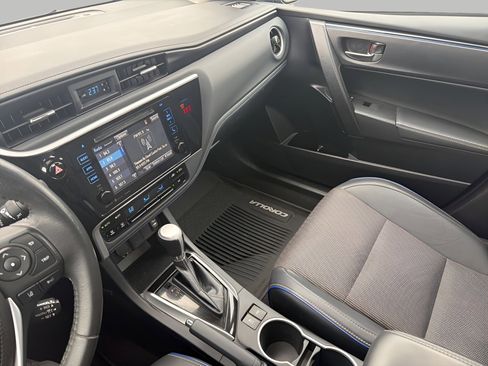 Used 2018 Toyota Corolla SE w/ SE Premium Package FWD image 17