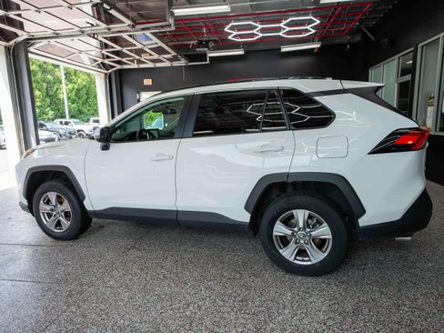 Used 2025 Toyota RAV4 XLE AWD/4WD image 2