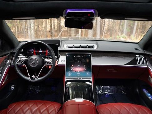 Used 2022 Mercedes-Benz S 580 4MATIC Sedan w/ Rear Seat Package image 2