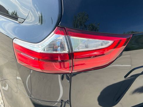 Used 2015 Toyota Sienna XLE w/ XLE Navigation Package FWD image 13