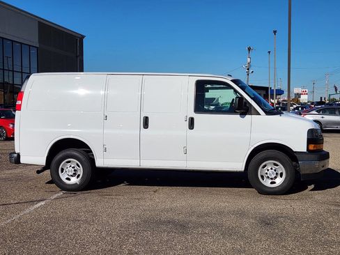 Used 2020 Chevrolet Express 2500 w/ Driver Convenience Package image 11