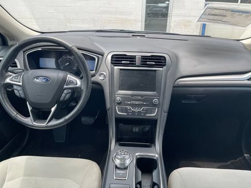 Used 2020 Ford Fusion SE w/ Equipment Group 151A FWD image 12