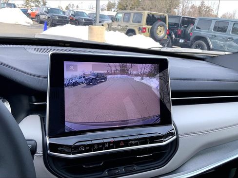 Certified 2025 Jeep Compass Limited w/ Sun & Sound Group image 27