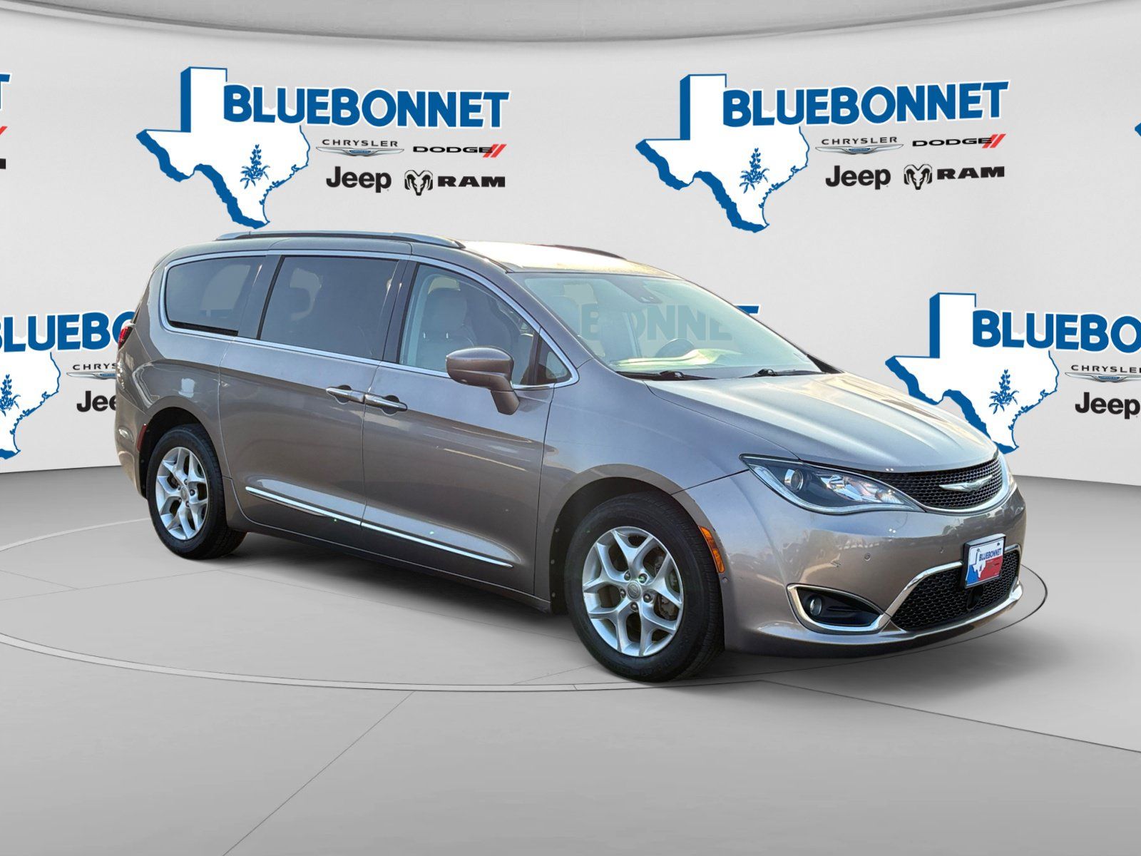 Used 2017 Chrysler Pacifica Touring-L Plus w/ Advanced Safetytec Group FWD image 3