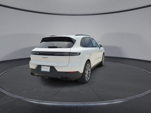 Used 2025 Porsche Cayenne AWD/4WD image 8