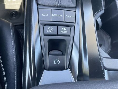 Used 2025 Toyota Camry SE FWD image 17