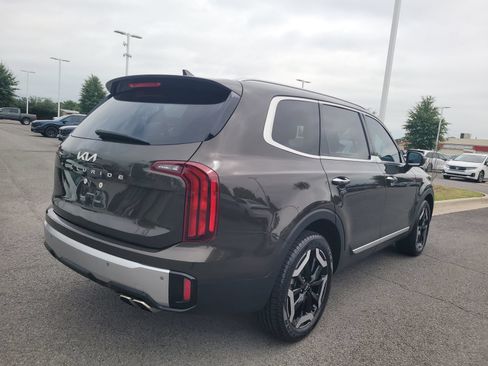 Used 2023 Kia Telluride S FWD image 3