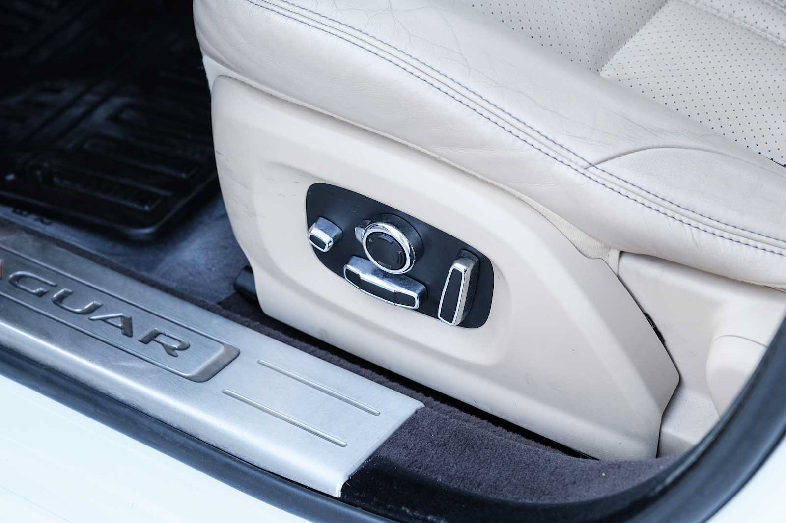 Used 2017 Jaguar XJ R-Sport RWD image 36