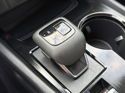 Used 2023 Nissan Rogue SV w/ SV Premium B Package image 32