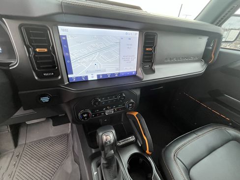 Used 2024 Ford Bronco Badlands image 25