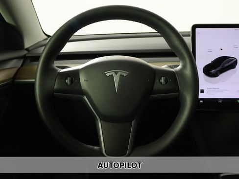 Used 2023 Tesla Model 3 Standard Range image 3