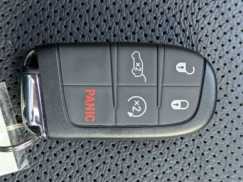 Certified 2025 Jeep Compass Limited w/ Elite Group AWD/4WD image 34