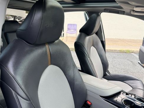 Used 2020 Toyota Camry XLE FWD image 14
